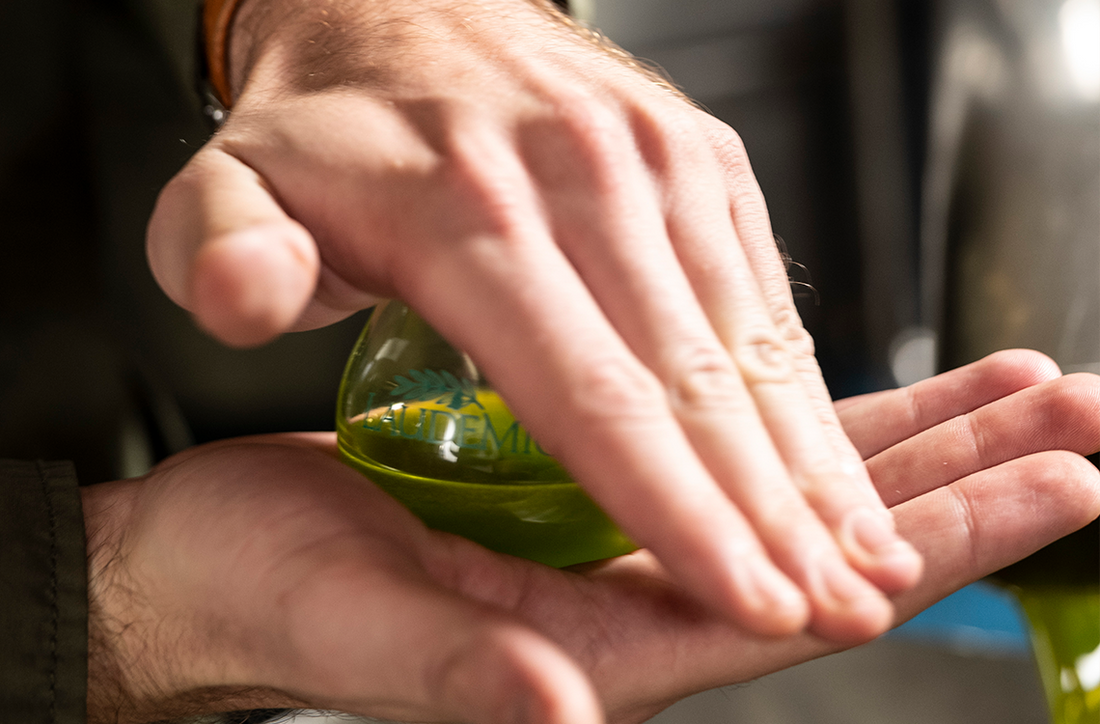 How to taste olive oil